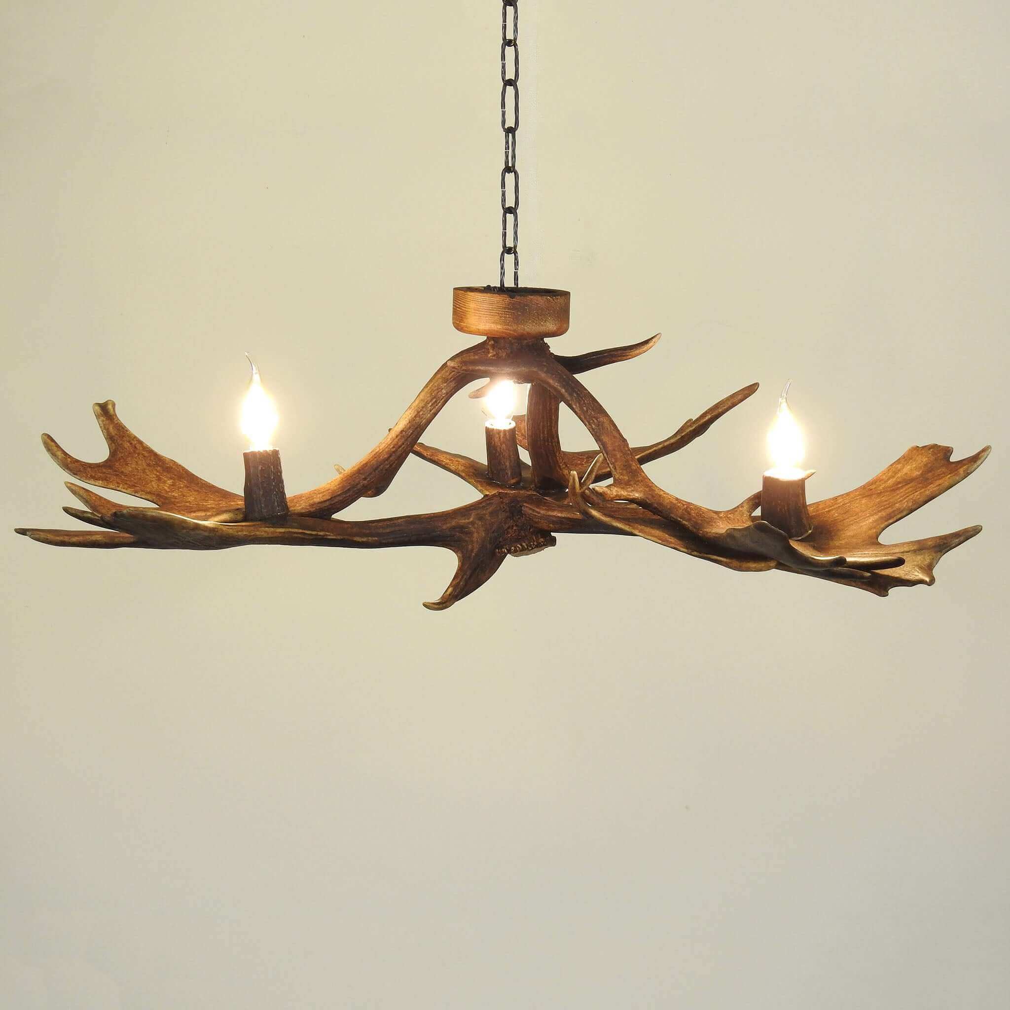 Farmhouse chandelier made of antlers.