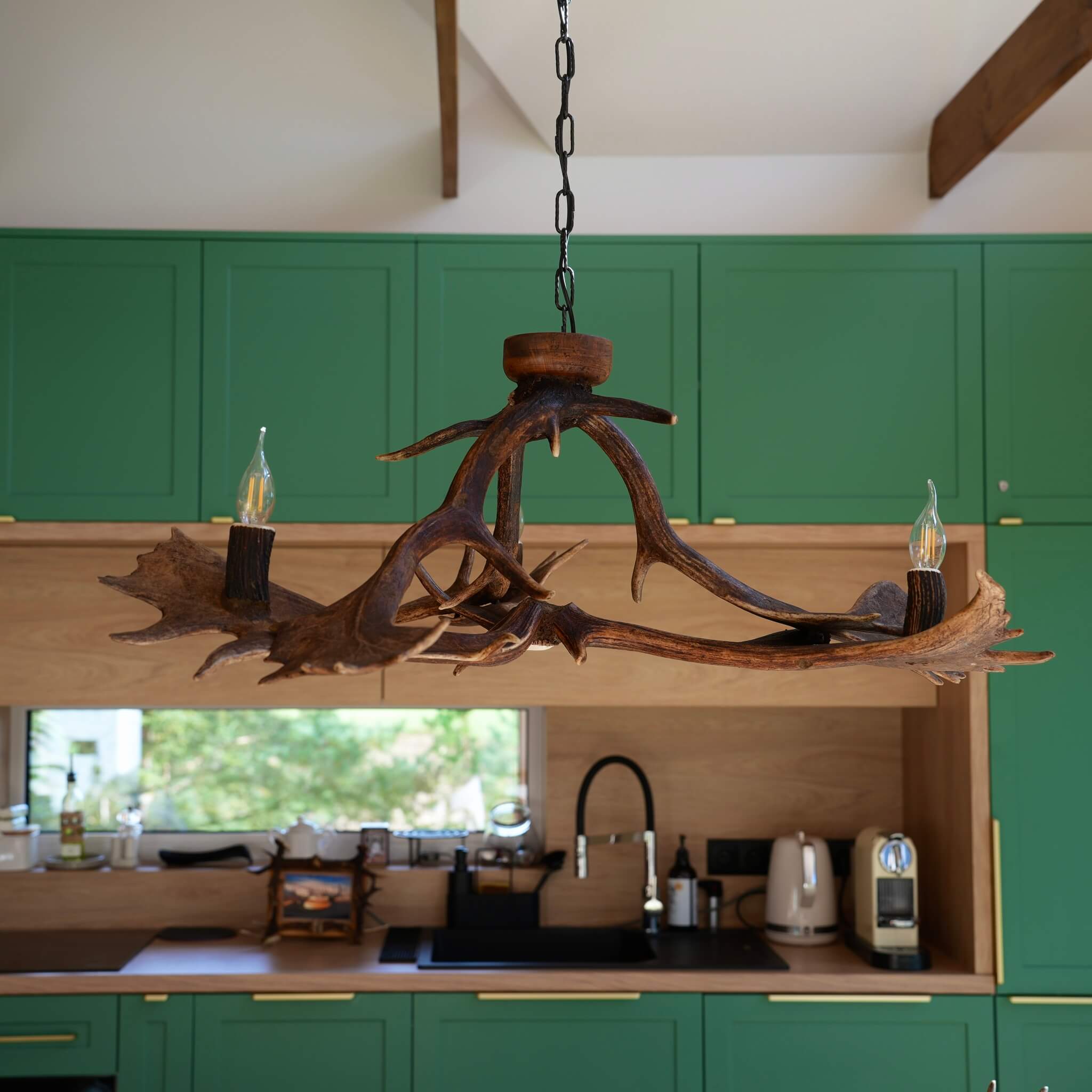 Stylish antler chandelier with three lights, featuring natural tones for a rustic decor.