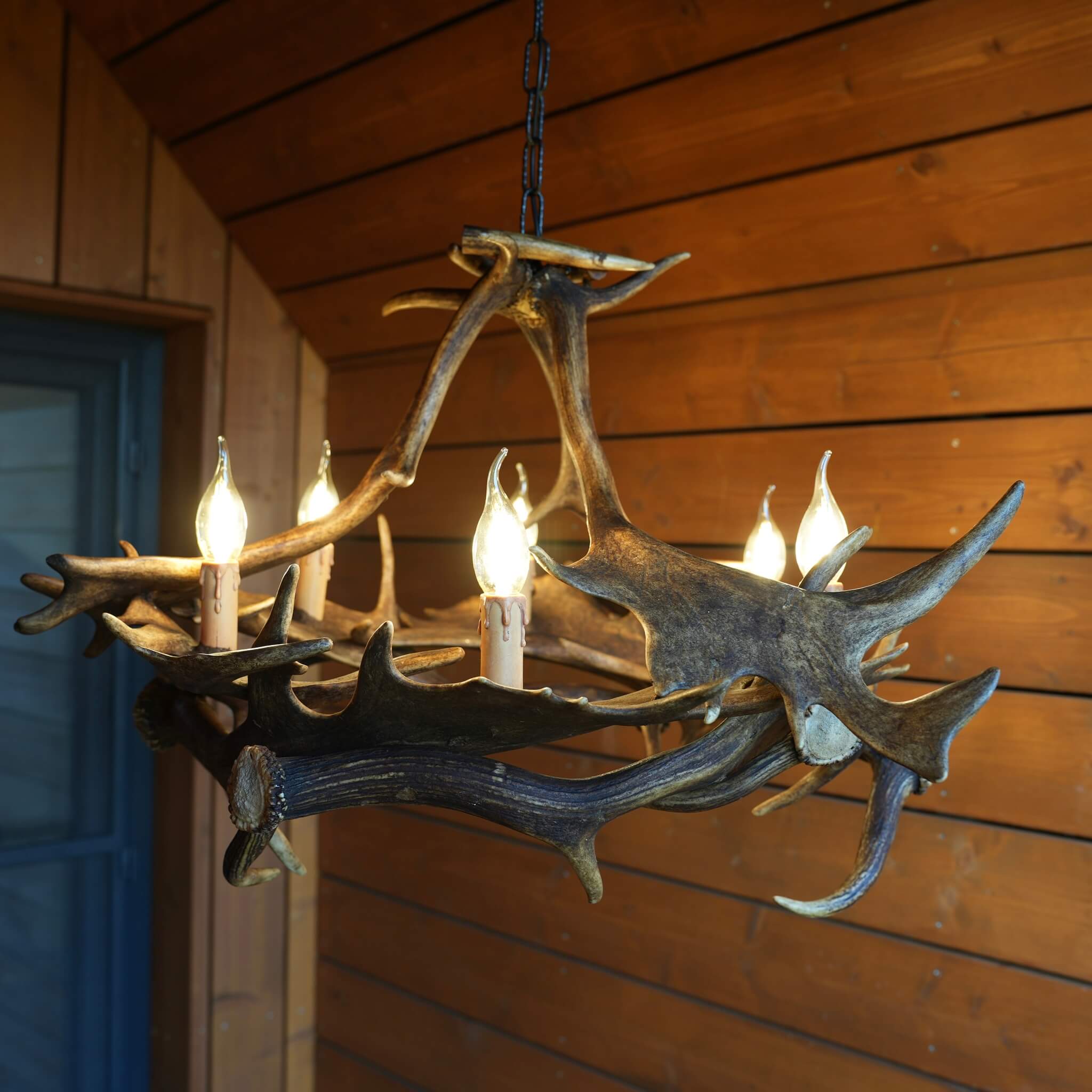 Rustic antler lighting.