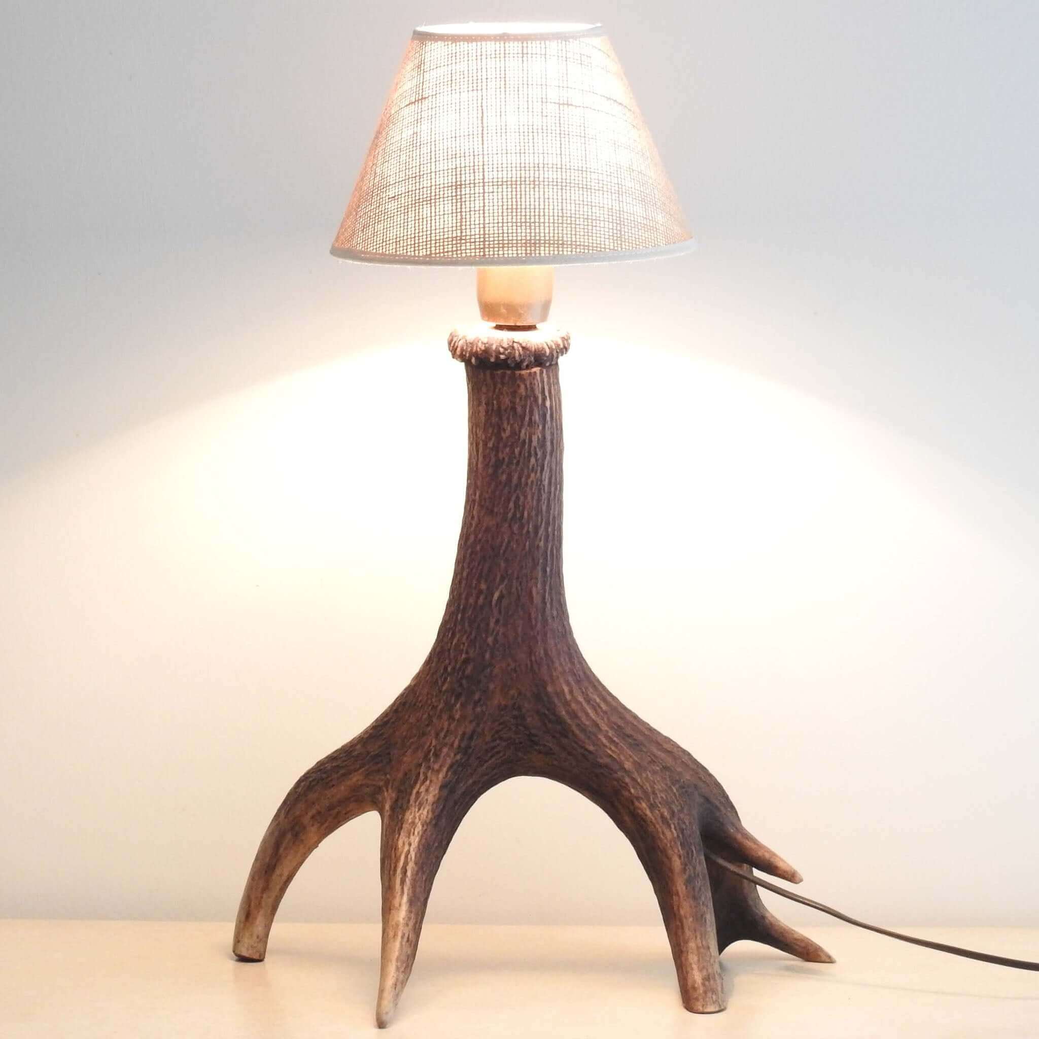 Rustic style antler table lamp.