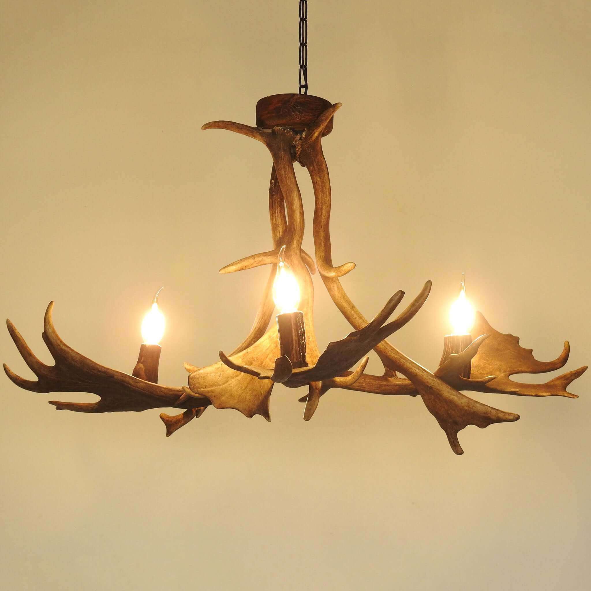 3-lights antler chandelier.