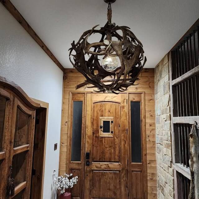 Real modern antler chandelier in entryway.